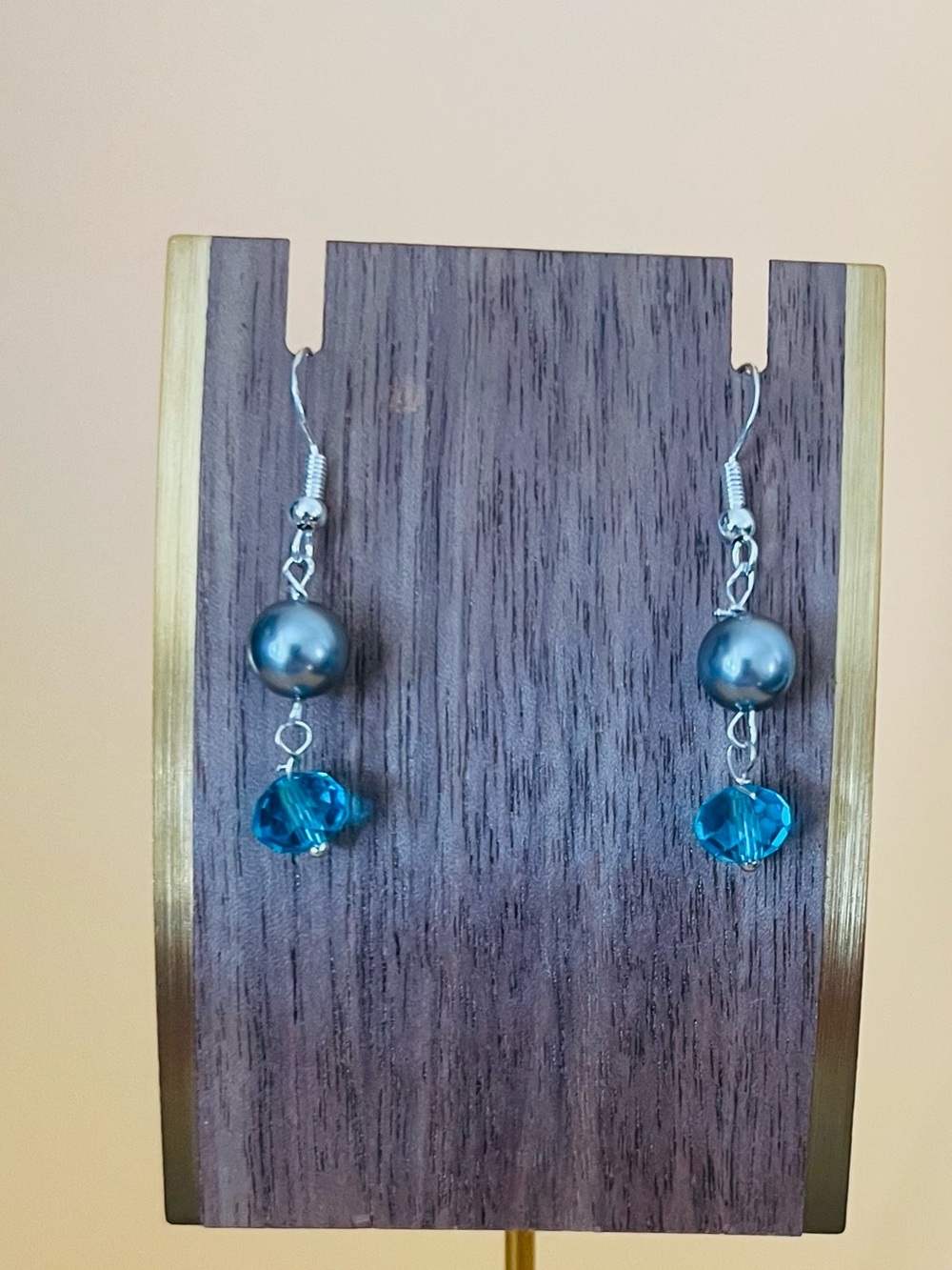 Blue crystal & gray pearl earrings set in silver stamped .925